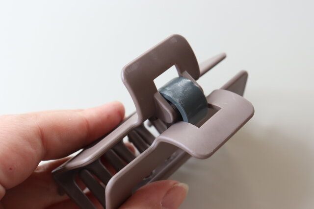 ダイソーの髪になじませるトリートメントコーム付ヘアクリップ5