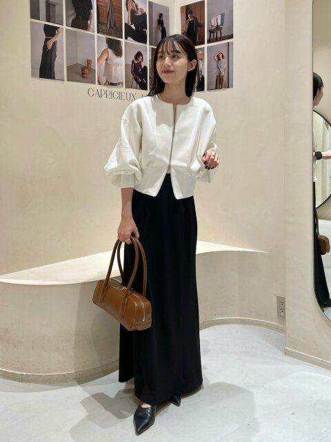 黒ロングスカートのコーデ4