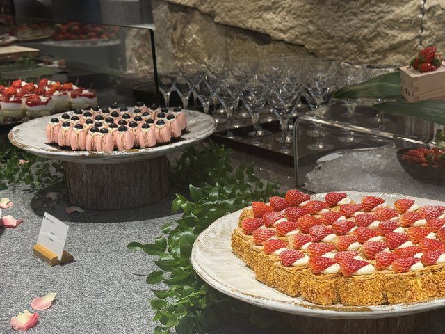 いちごのマカロンとミルフィーユ