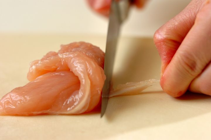 白菜とささ身の和え物の下準備1