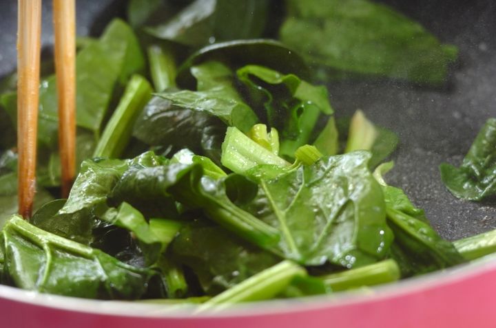 ホウレン草とツナのバター炒めの作り方1