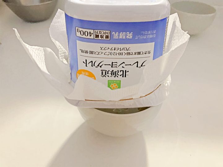 水切りしているヨーグルト