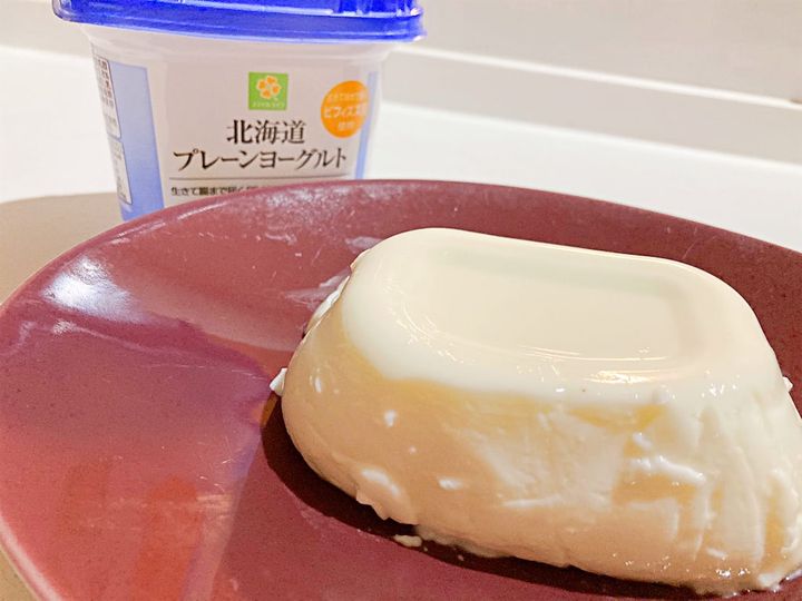 型から出したヨーグルトムース