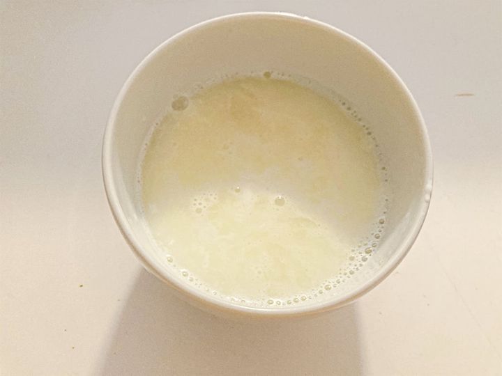 温めた牛乳とゼラチンを合わせる