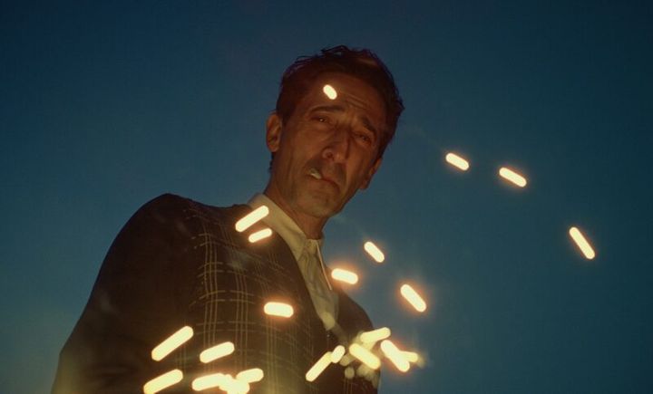 映画『ブルータリスト』主演のエイドリアン・ブロディのシーン