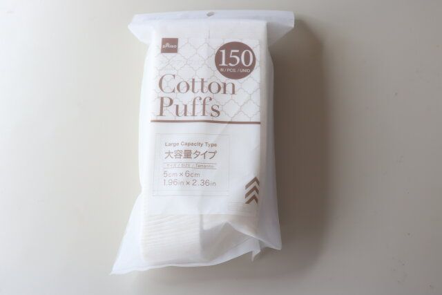 ダイソー コットンパフ（大容量タイプ、150枚、5cm×6cm） パッケージ