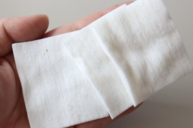 ダイソー コットンパフ（大容量タイプ、150枚、5cm×6cm） 素材感 質感