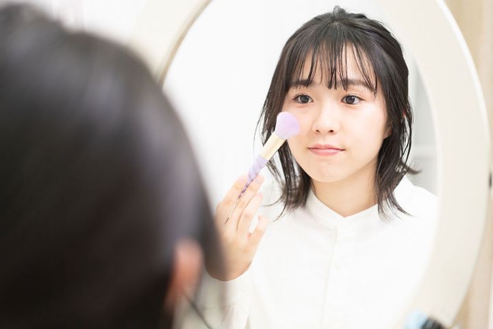外出時の”メイク直し”を調査！