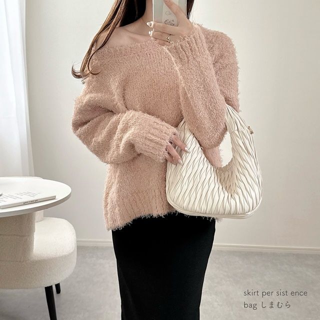 GUのピンクの「カールヤーンセーター」