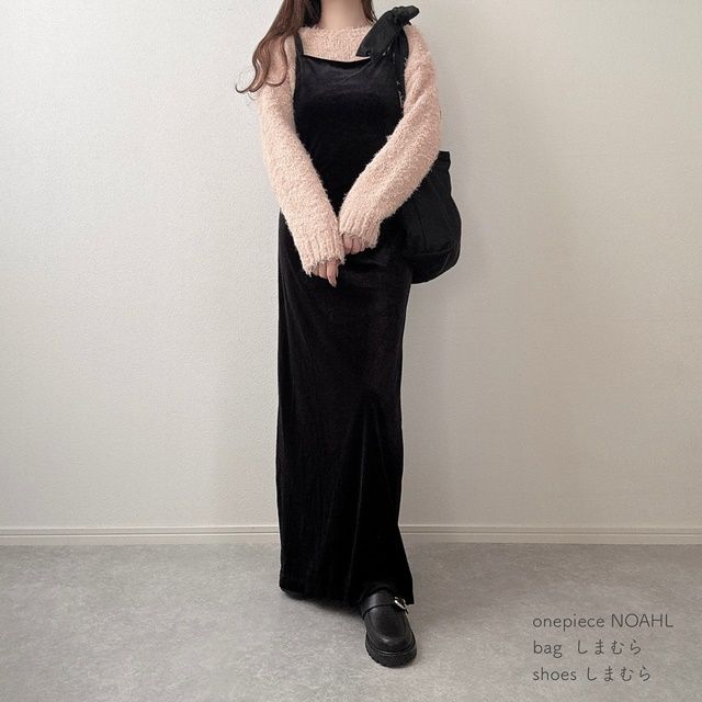 GUのピンクの「カールヤーンセーター」×ベロアキャミワンピース