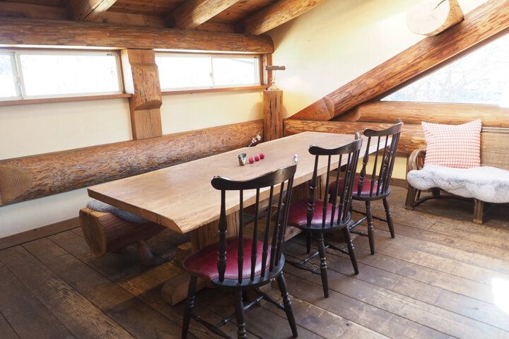 河津桜を眺めながら♪ 絵本の世界に迷い込んだようなログハウスカフェで特別なランチを「ホドホドBase」