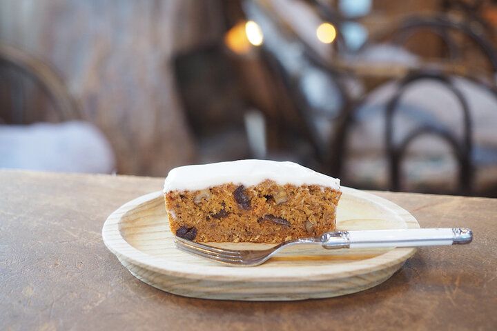 河津桜を眺めながら♪ 絵本の世界に迷い込んだようなログハウスカフェで特別なランチを「ホドホドBase」