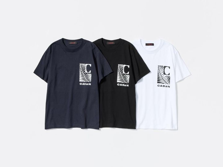 画像: ノベルティの【キャバン】オリジナルTシャツ。 出典：「CABaN FUKUOKA」特設サイト