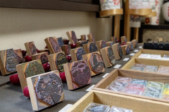 スタンプやインクもたくさん揃っているので、絵心がなくても安心