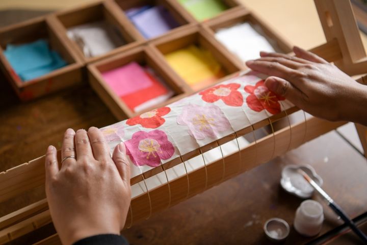 職人気分を味わいながら自分だけの提灯作りが楽しめます。所要時間は約2時間