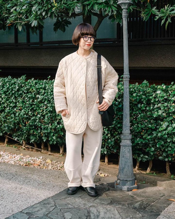 軽やかな“ホワイトアウター”のお手本コーデ5選。装いが暗くなりがちな冬こそ白が効く【TOKYO SNAP】