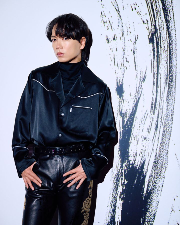 有楽亭助六を演じる山崎育三郎さん