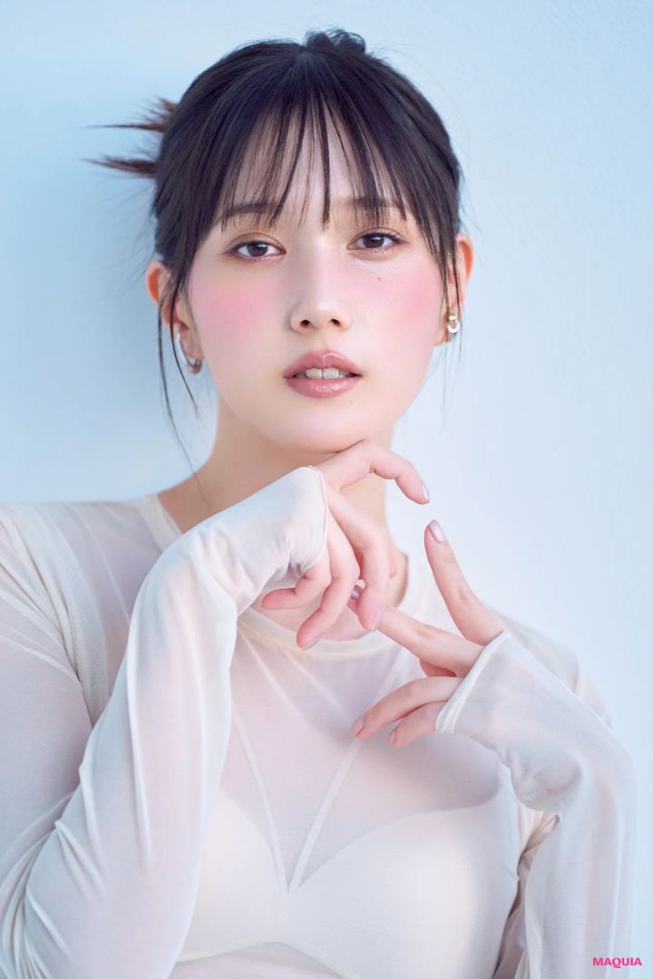 本田 翼さんがBLACKPINKジェニ風のチークメイクにTRY。YSLのミルキーピンクが相棒