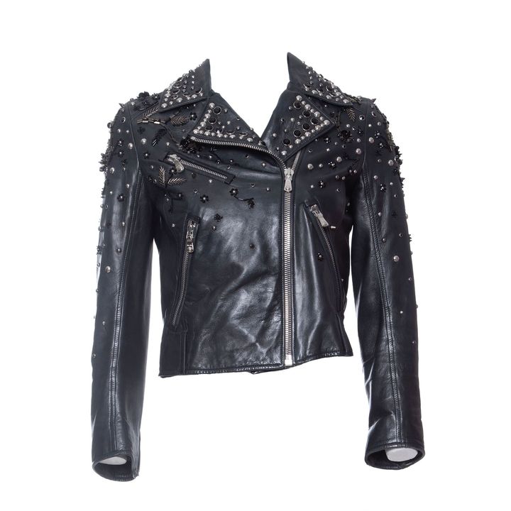 ミュウミュウのスタッズ付きレザージャケット。