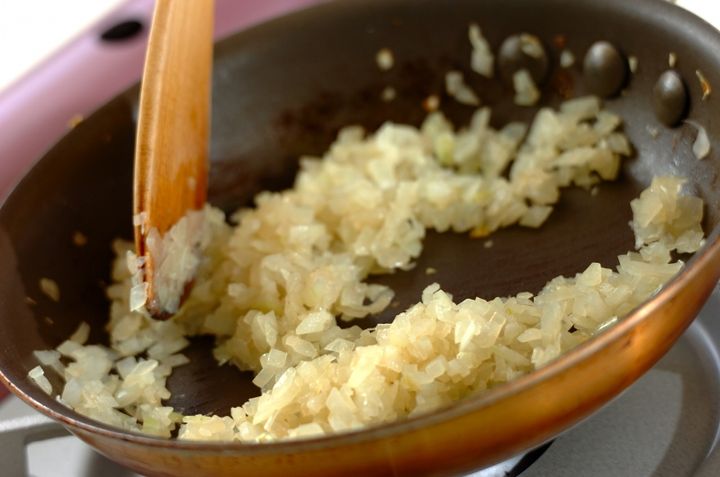 ハンバーグのトマトチーズがけの下準備1