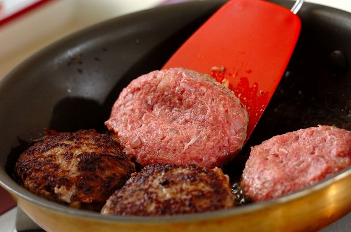 ハンバーグのトマトチーズがけの作り方3