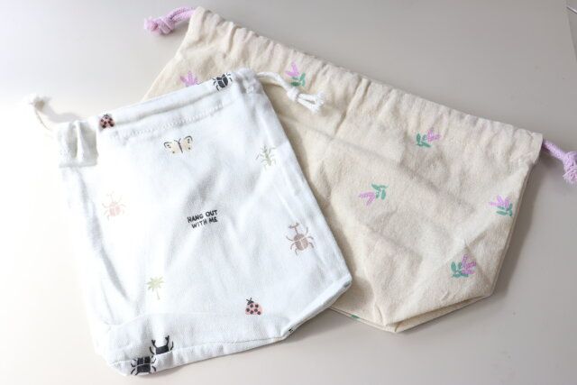 ダイソー 巾着袋（虫柄） 巾着袋（紫）