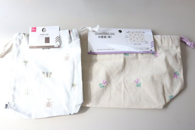 ダイソー 巾着袋（虫柄） 巾着袋（紫） 商品タグ