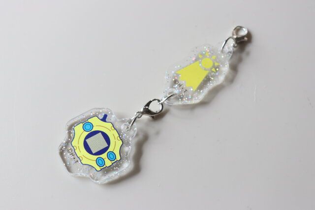 ダイソーのデジモンアドベンチャー 連結アクリルキーホルダーの紋章とデジヴァイス