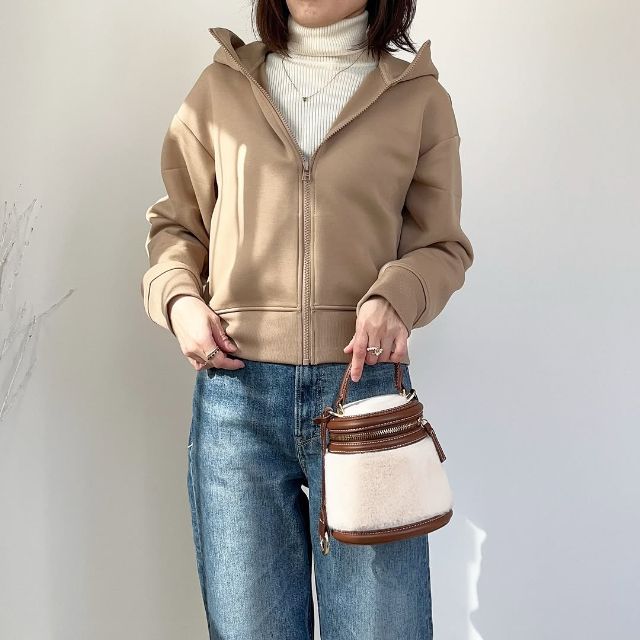 ドライスウェットフルジップパーカを着たコーデ