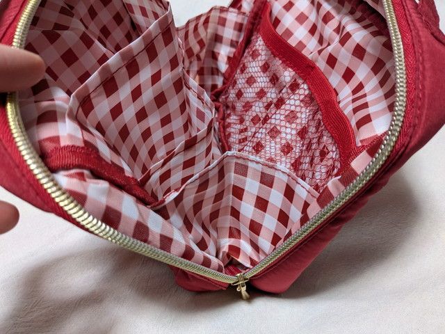 メゾンドフルールいちごバッグを開いたところ