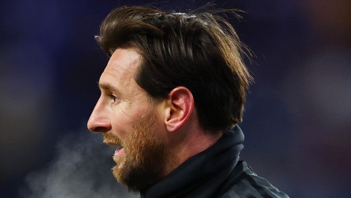 超極寒試合でメッシにサイン入りユニフォームを貰った審判、懲戒処分で謝罪…「特別支援が必要な家族のため」だった