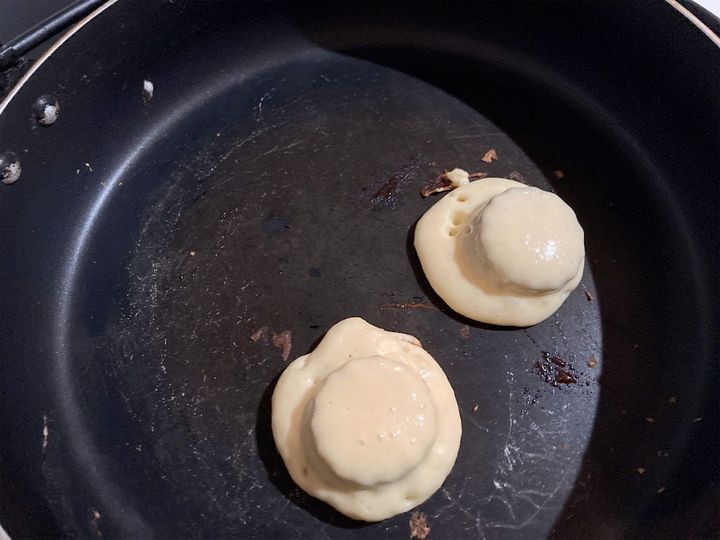 エンゼルパイホットケーキを焼くところ