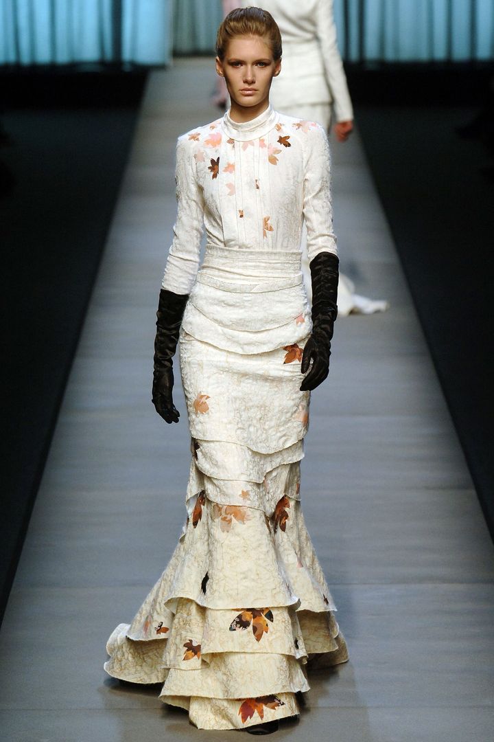 ロシャス 2005-06年秋冬コレクションより。