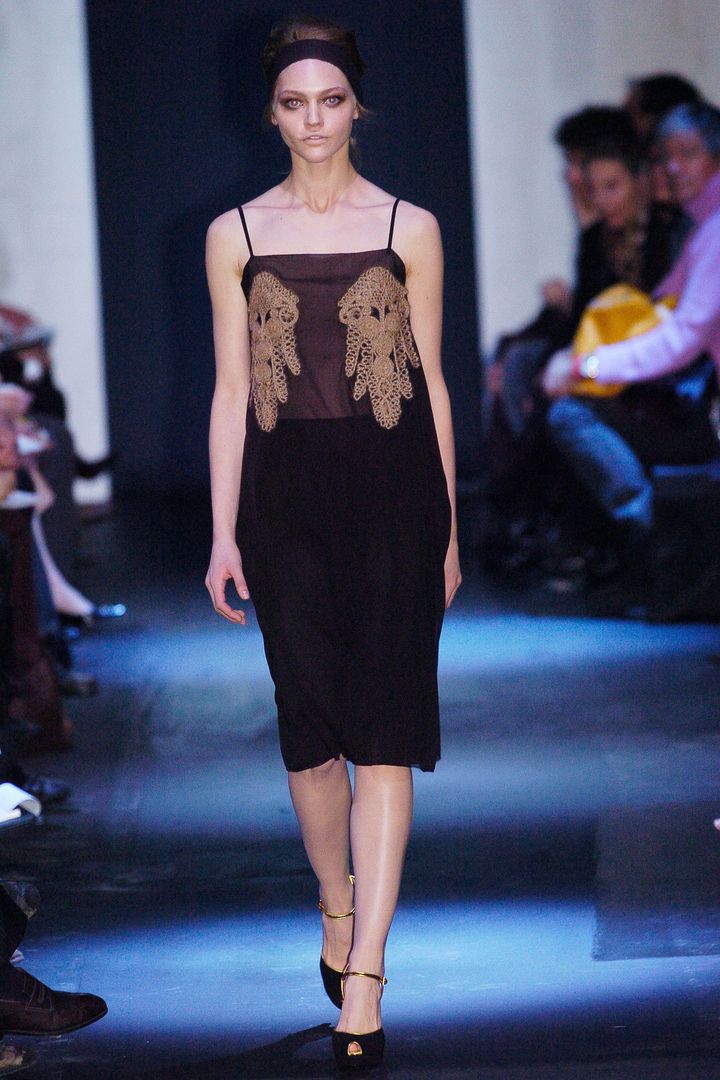 プラダ 2005-06年秋冬コレクションより。