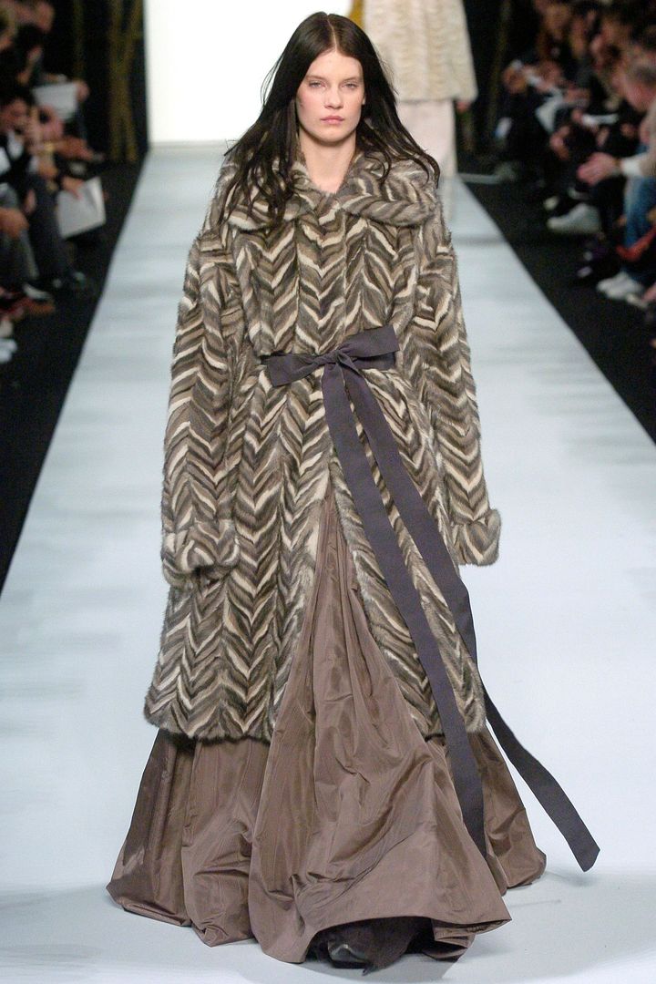 マーク ジェイコブス 2005-06年秋冬コレクションより。