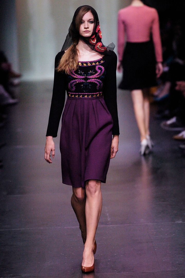 ミュウミュウ 2005-06年秋冬コレクションより。