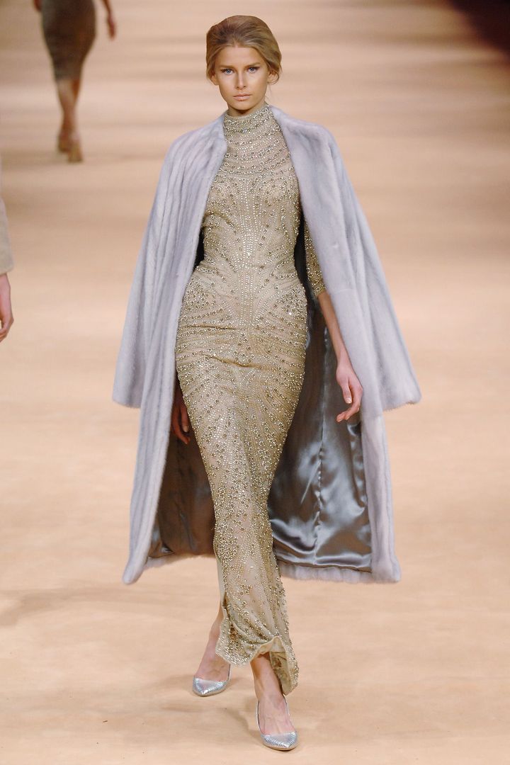 マックイーン 2005-06年秋冬コレクションより。