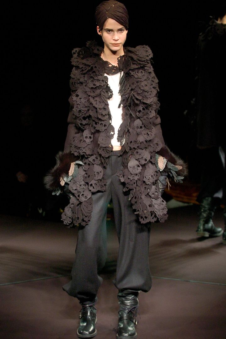 アンダーカバー 2005-06年秋冬コレクションより。