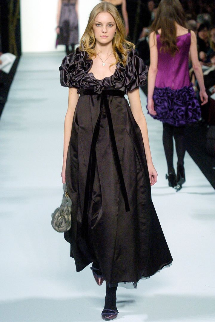 マーク ジェイコブス 2005-06年秋冬コレクションより。