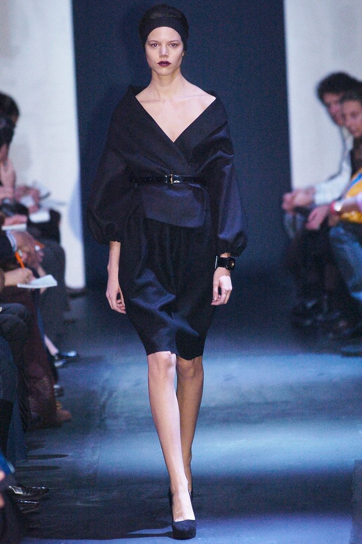 プラダ 2005-06年秋冬コレクションより。