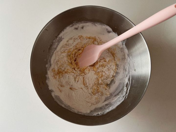 【簡単米粉レシピ】バナあんクリームチーズの米粉マフィン【渡辺友美子のコーヒーに合うお菓子のレシピ vol.70 〜レシピで旅するヨーロッパ〜】