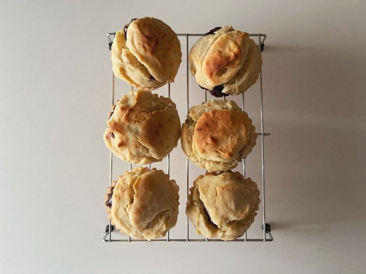 【簡単米粉レシピ】バナあんクリームチーズの米粉マフィン【渡辺友美子のコーヒーに合うお菓子のレシピ vol.70 〜レシピで旅するヨーロッパ〜】