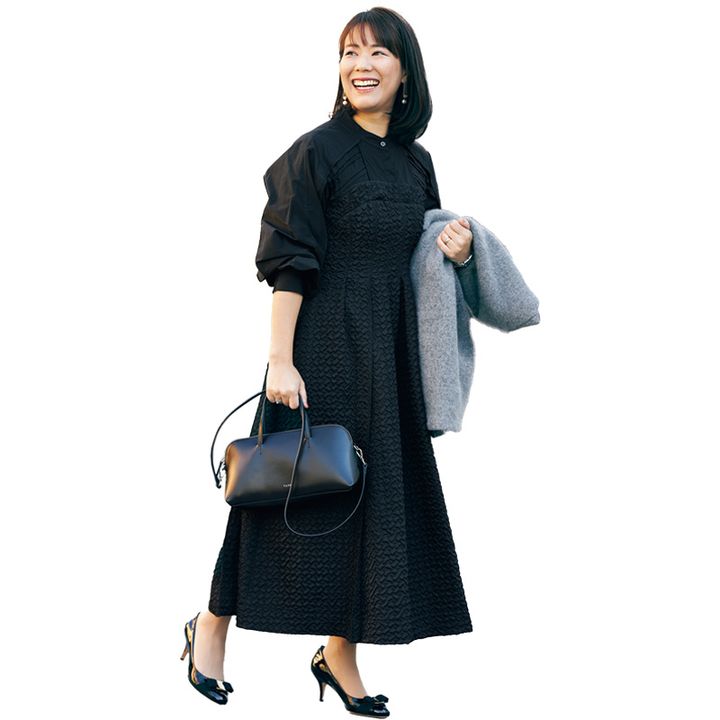 エレンディークビスチェワンピに黒バッグとパンプスを合わせた読者のコーデ