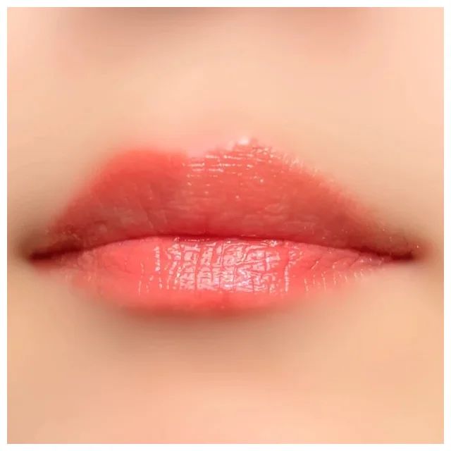 SUQQU モイスチャー グレイズ リップスティック 03 スウォッチ