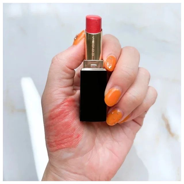 SUQQU モイスチャー グレイズ リップスティック 03 スウォッチ