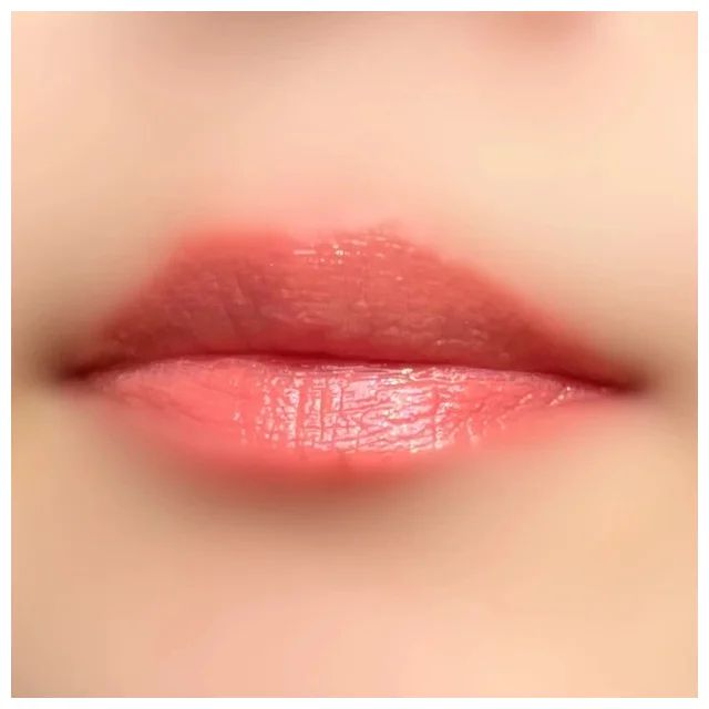 SUQQU モイスチャー グレイズ リップスティック 02 スウォッチ