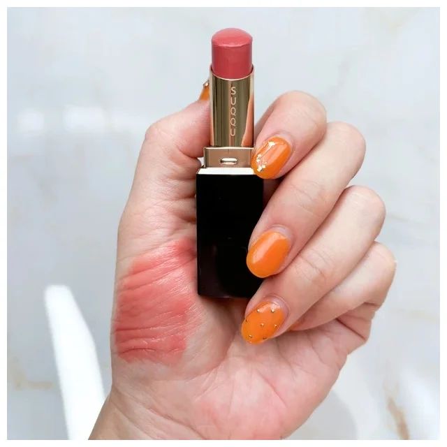 SUQQU モイスチャー グレイズ リップスティック 02 スウォッチ