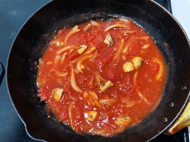 全体をなじませて煮込む