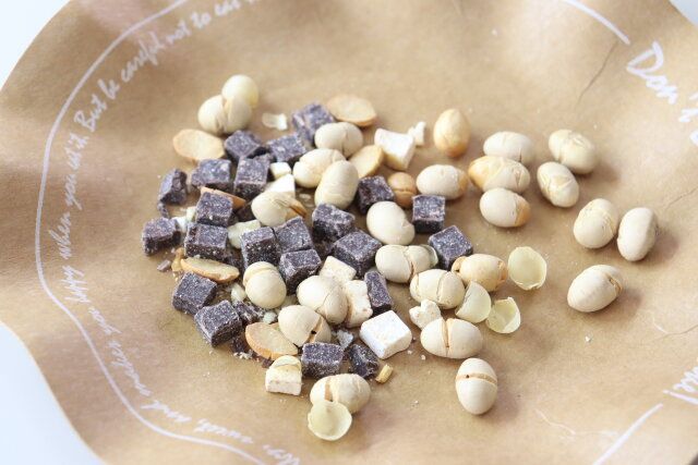 ダイソー 大豆とチーズで栄養＋もぐもぐサプリたんぱく質プラス 中身