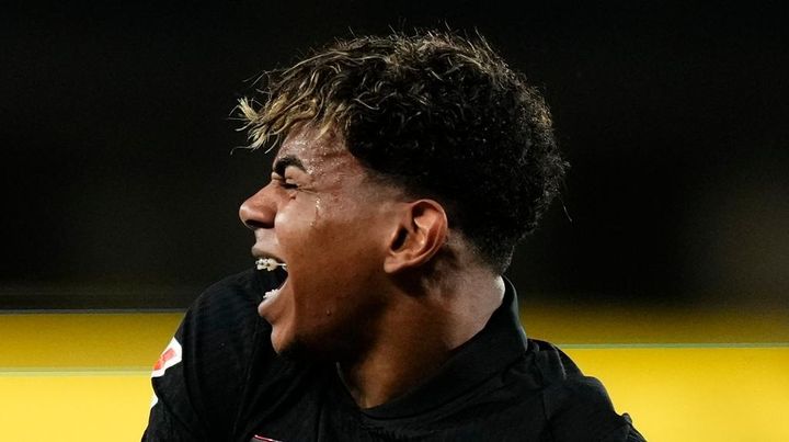 17歳の世界的スター選手、血だらけの靴下をSNSに投稿したワケ